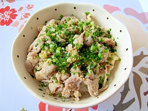 塩麹と豚こま肉でネギ塩丼☆コンビニ弁当風 レシピ・作り方